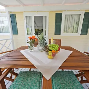 https://lavender-mobile-houses.hotelinzadar.com
